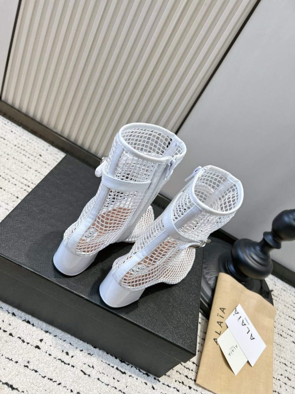 ALAÏA Fishnet cool boots - Picture 6 of 9